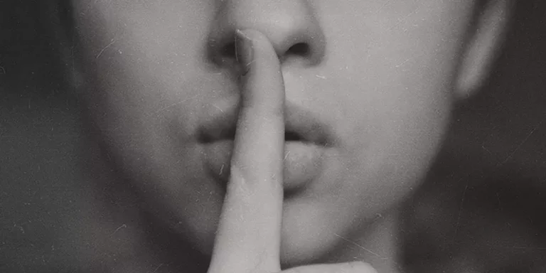 Dietro i silenzi